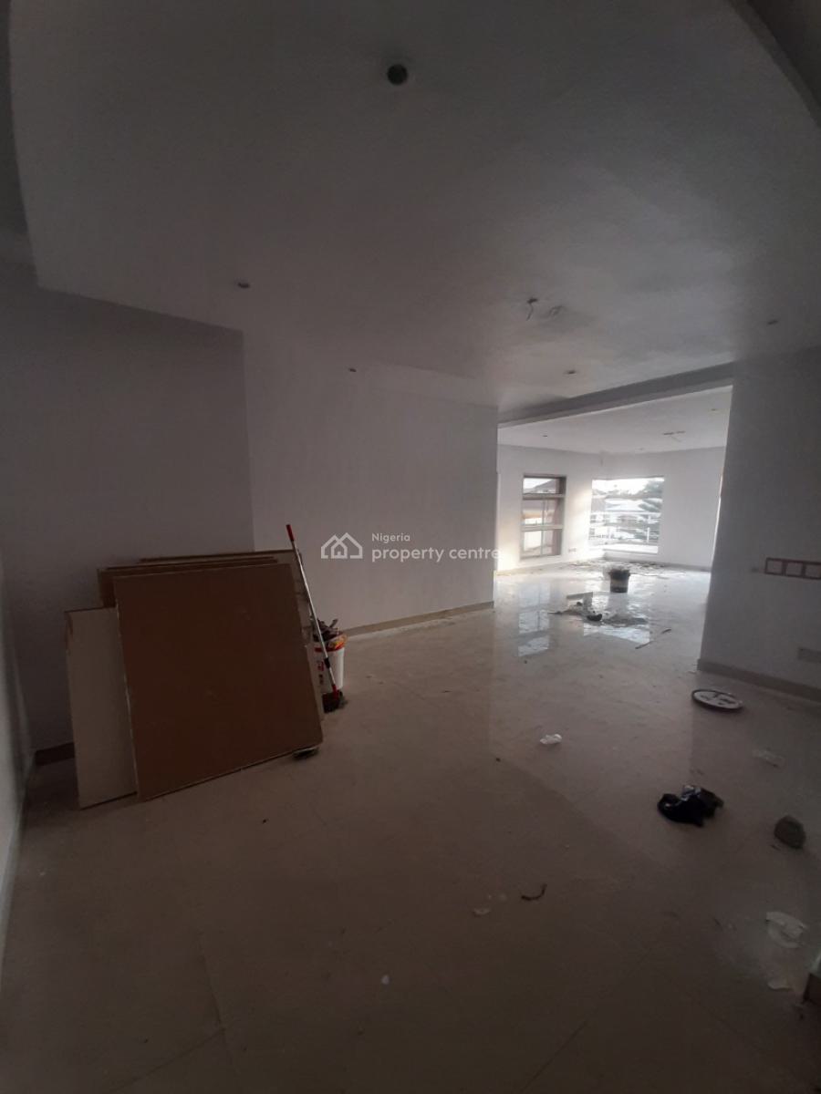 Newly Renovated and Serviced 2 Bedroom En-suite Penthouse with Fitted Kitchen, Lekki Phase 1, Lekki, Lagos, Flat / Apartment for Rent