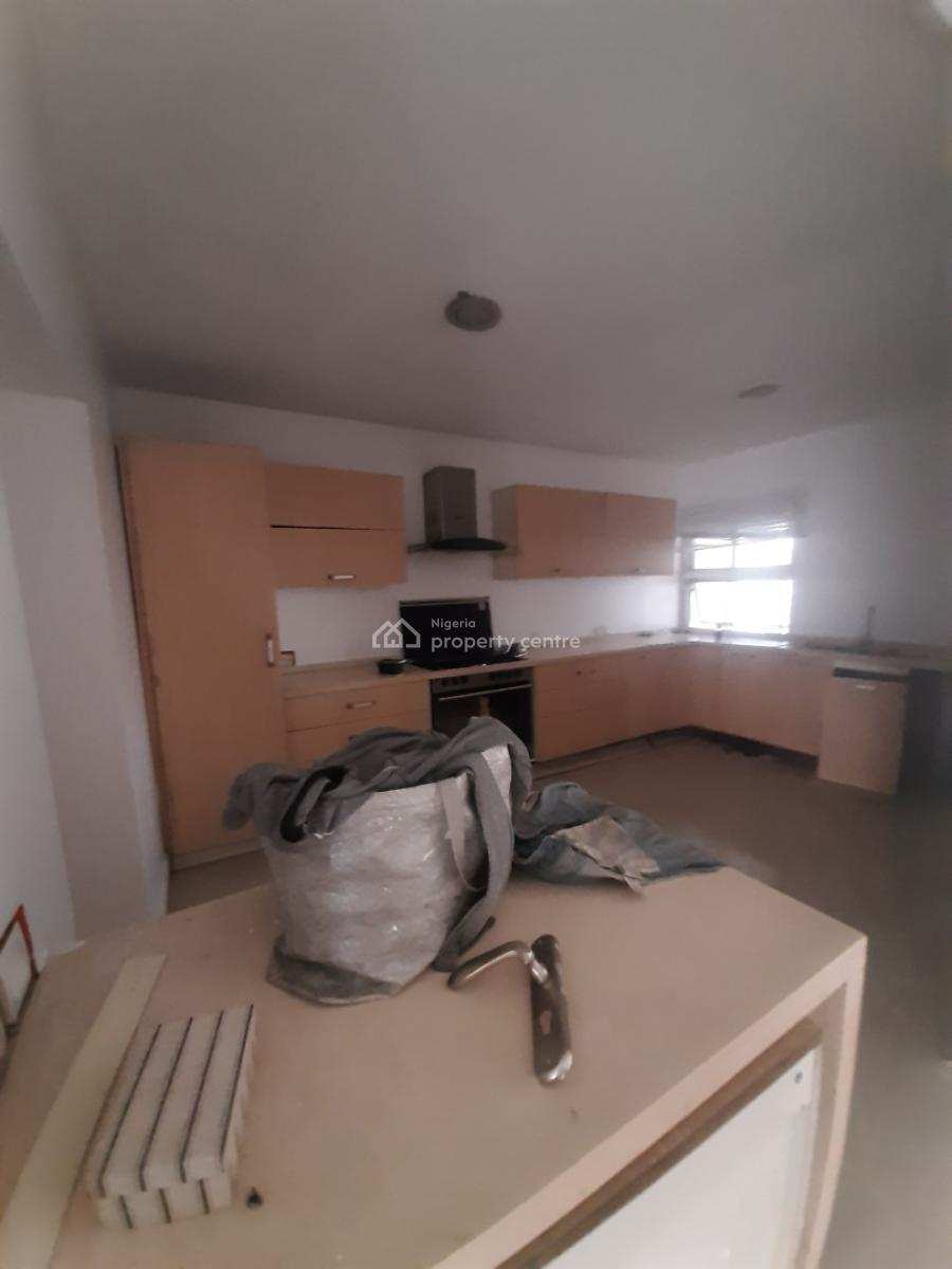 Newly Renovated and Serviced 2 Bedroom En-suite Penthouse with Fitted Kitchen, Lekki Phase 1, Lekki, Lagos, Flat / Apartment for Rent