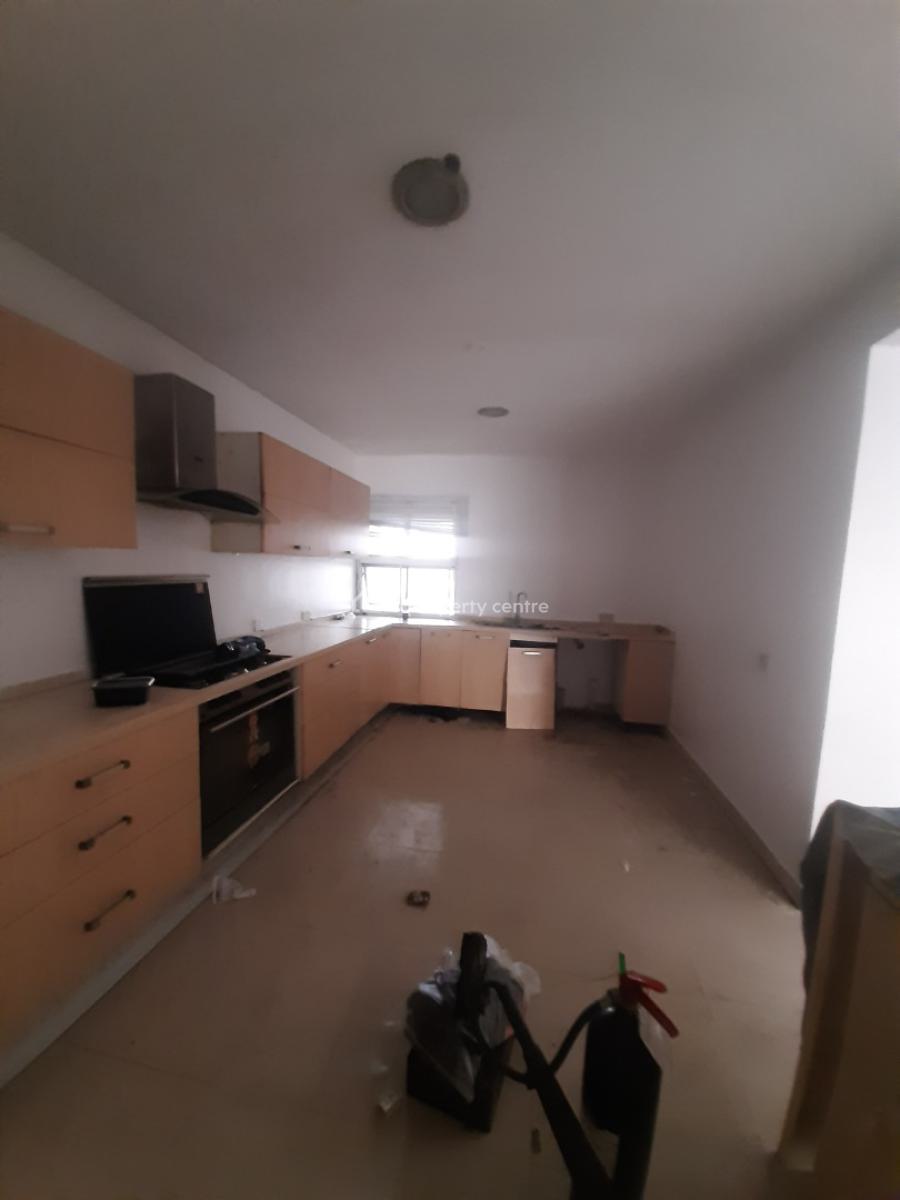 Newly Renovated and Serviced 2 Bedroom En-suite Penthouse with Fitted Kitchen, Lekki Phase 1, Lekki, Lagos, Flat / Apartment for Rent