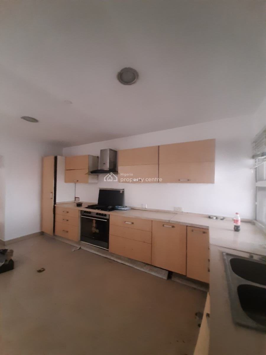 Newly Renovated and Serviced 2 Bedroom En-suite Penthouse with Fitted Kitchen, Lekki Phase 1, Lekki, Lagos, Flat / Apartment for Rent