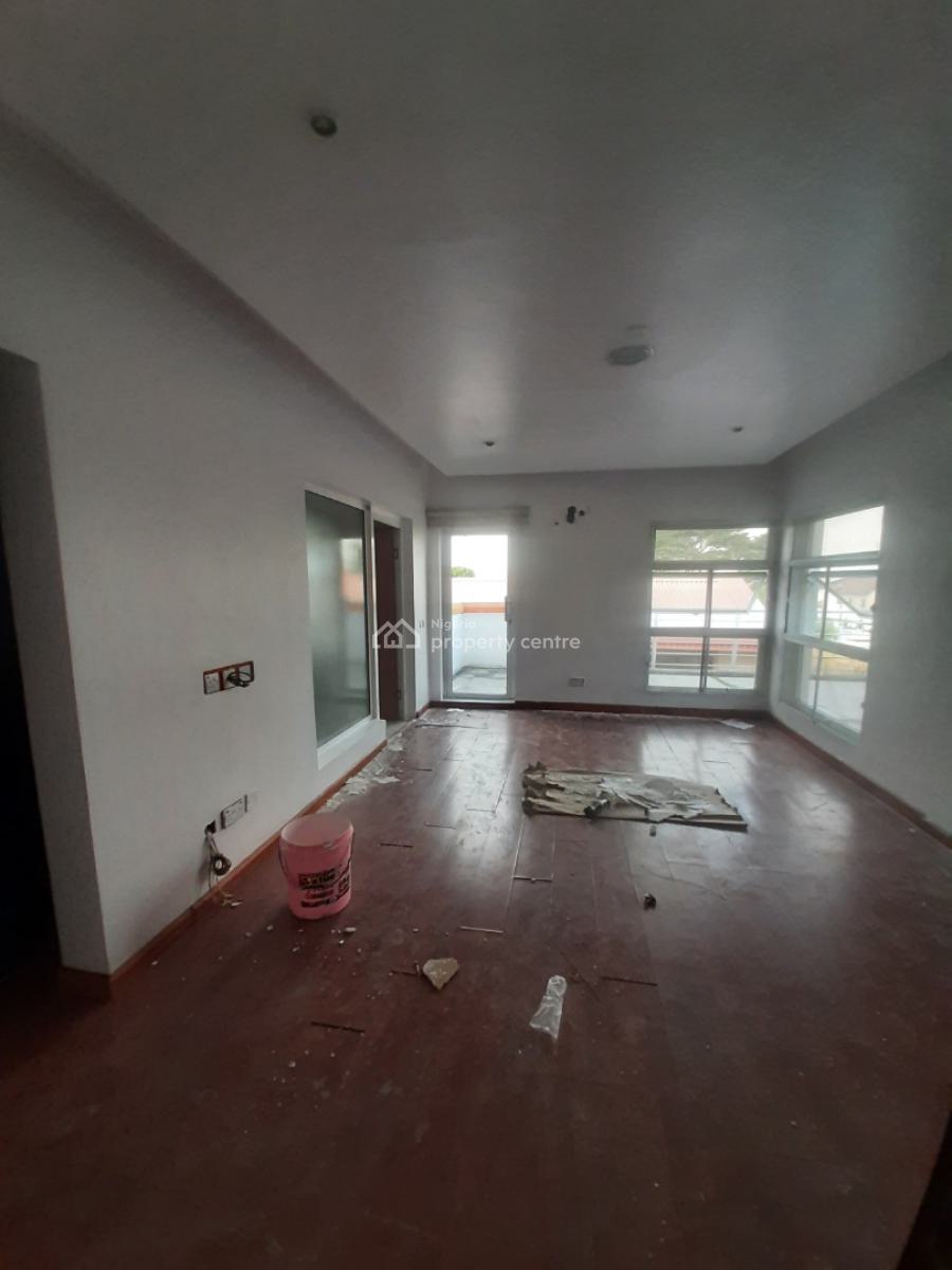 Newly Renovated and Serviced 2 Bedroom En-suite Penthouse with Fitted Kitchen, Lekki Phase 1, Lekki, Lagos, Flat / Apartment for Rent