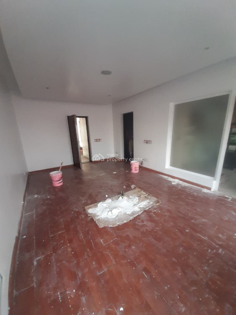 Newly Renovated and Serviced 2 Bedroom En-suite Penthouse with Fitted Kitchen, Lekki Phase 1, Lekki, Lagos, Flat / Apartment for Rent