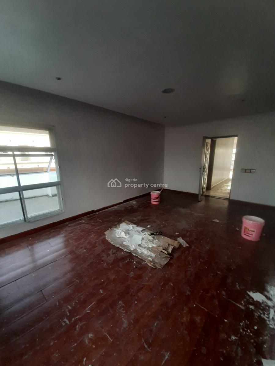 Newly Renovated and Serviced 2 Bedroom En-suite Penthouse with Fitted Kitchen, Lekki Phase 1, Lekki, Lagos, Flat / Apartment for Rent