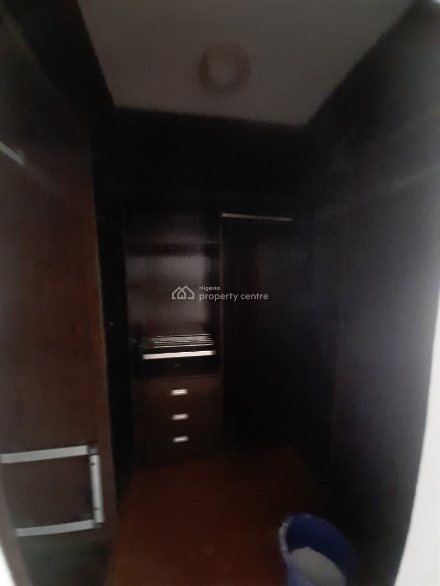 Newly Renovated and Serviced 2 Bedroom En-suite Penthouse with Fitted Kitchen, Lekki Phase 1, Lekki, Lagos, Flat / Apartment for Rent