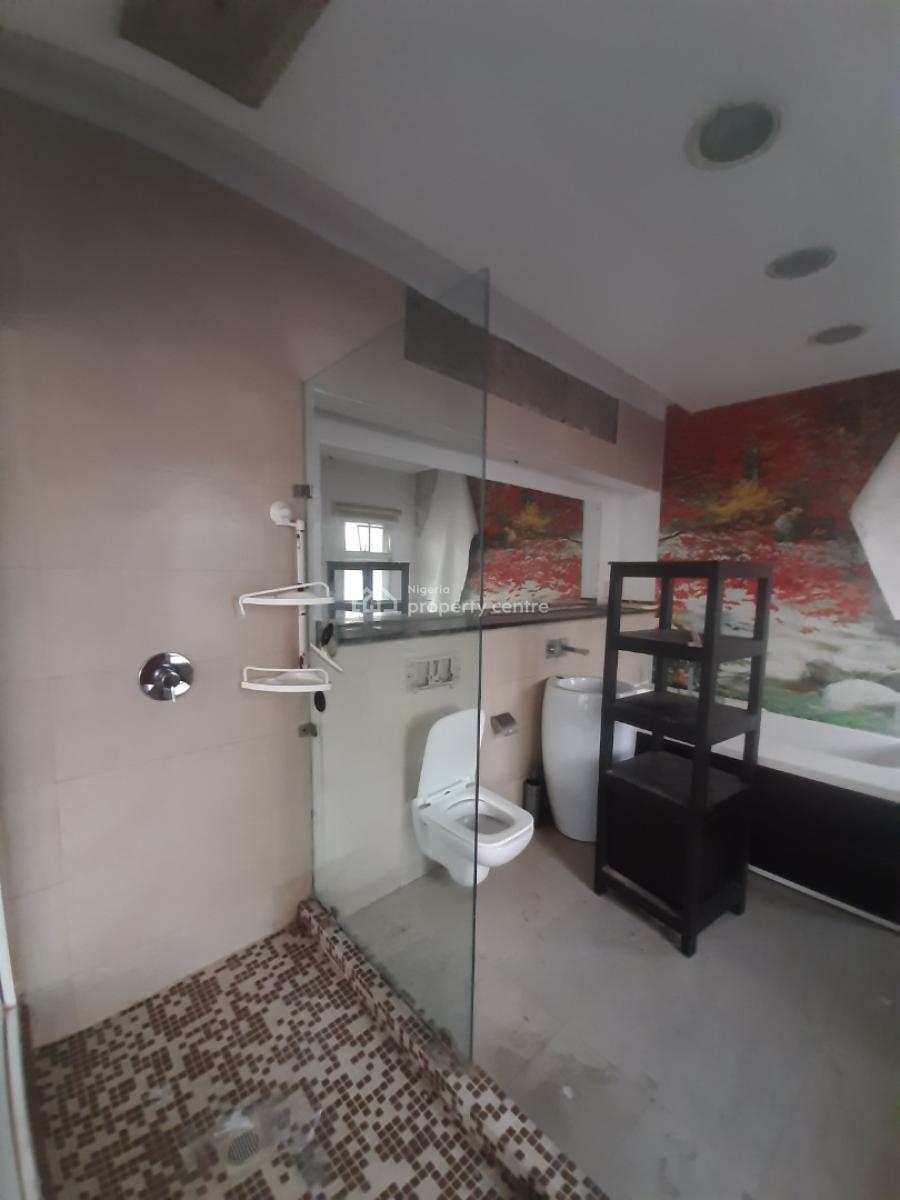 Newly Renovated and Serviced 2 Bedroom En-suite Penthouse with Fitted Kitchen, Lekki Phase 1, Lekki, Lagos, Flat / Apartment for Rent