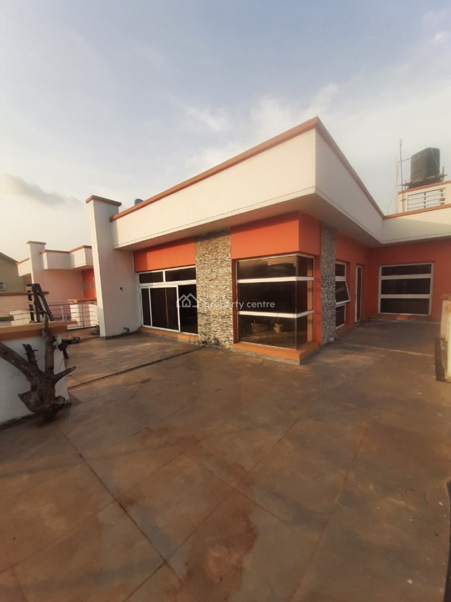 Newly Renovated and Serviced 2 Bedroom En-suite Penthouse with Fitted Kitchen, Lekki Phase 1, Lekki, Lagos, Flat / Apartment for Rent