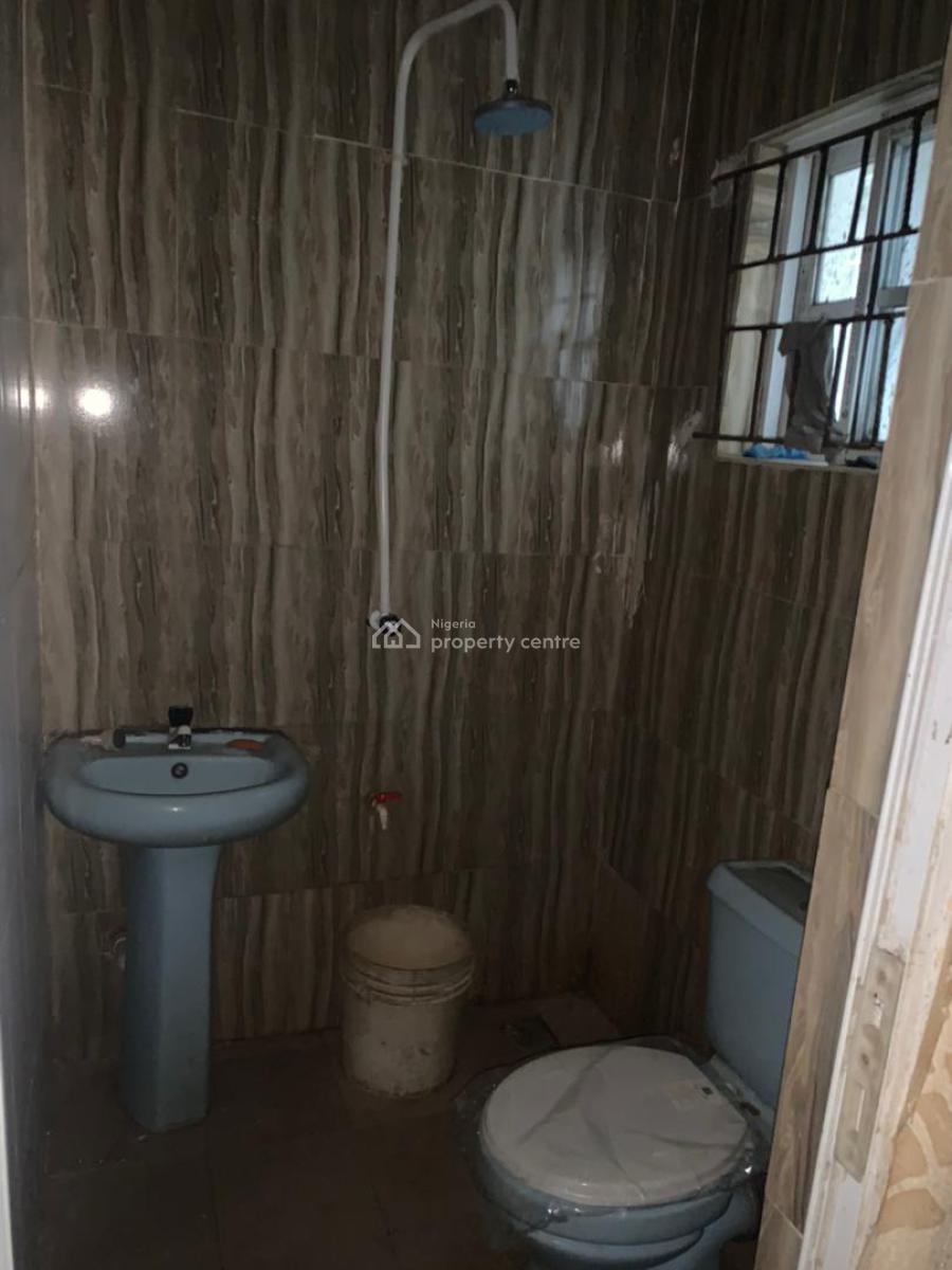 2 Bedroom All Rooms Ensuite Flat, Off Herbert Macaulay Way, Yaba, Lagos, Flat / Apartment for Rent