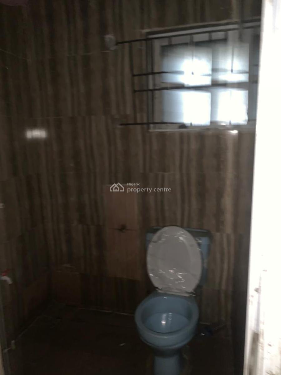 2 Bedroom All Rooms Ensuite Flat, Off Herbert Macaulay Way, Yaba, Lagos, Flat / Apartment for Rent