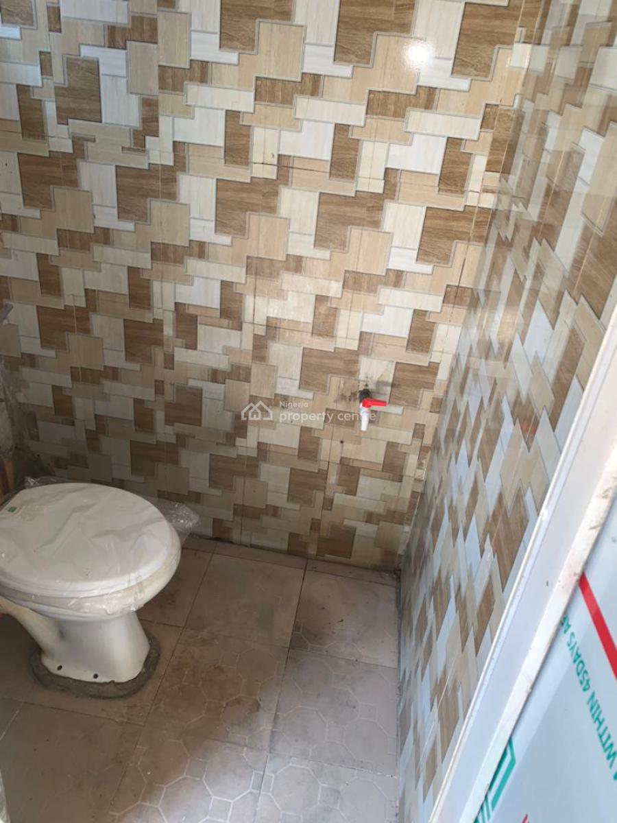 2 Bedroom All Rooms Ensuite Flat, Off Herbert Macaulay Way, Yaba, Lagos, Flat / Apartment for Rent