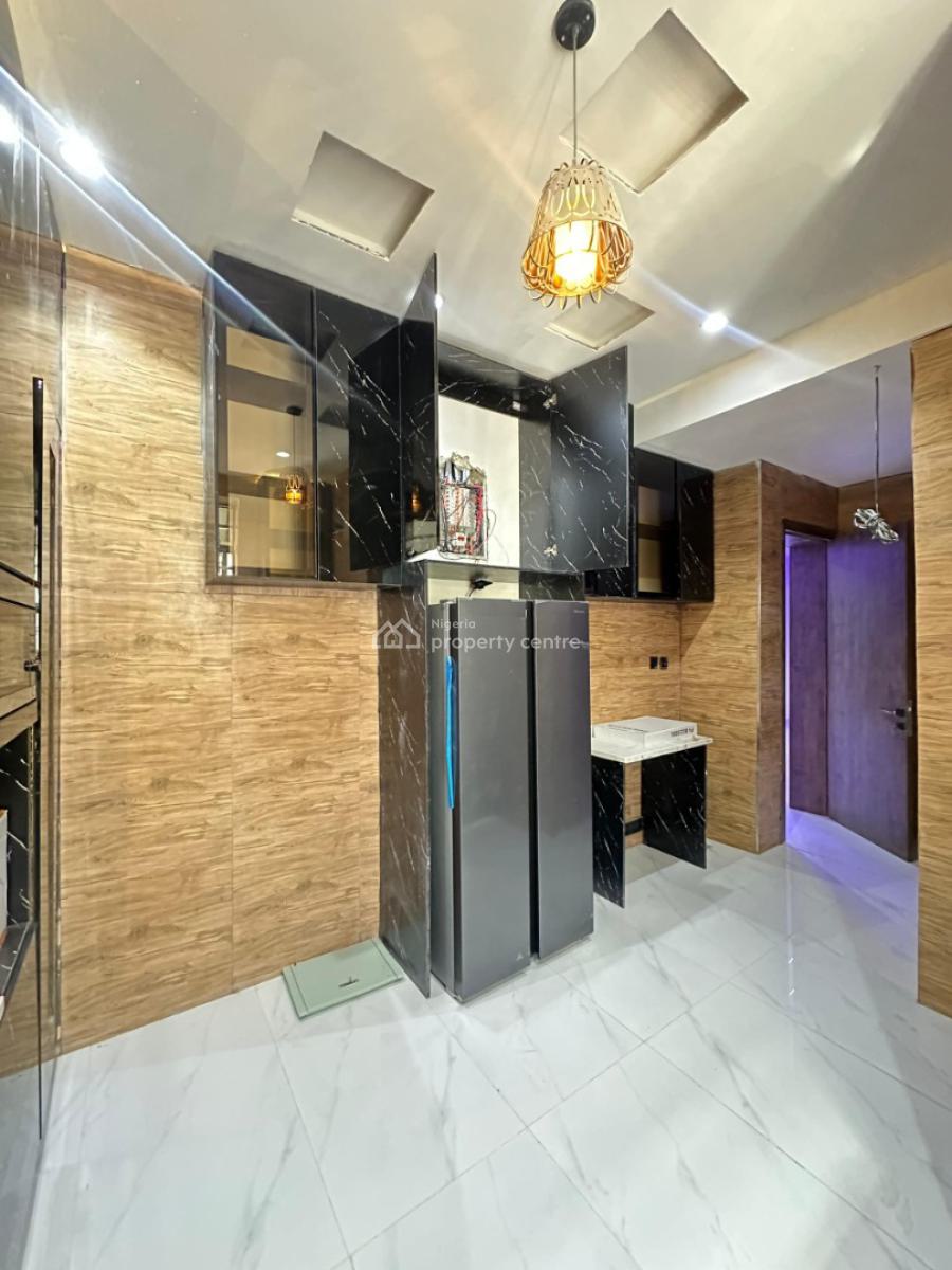 Lovely 3 Bedroom Apartment with a Bq and Elevator, Lekki Phase 1, Lekki, Lagos, Flat / Apartment for Sale