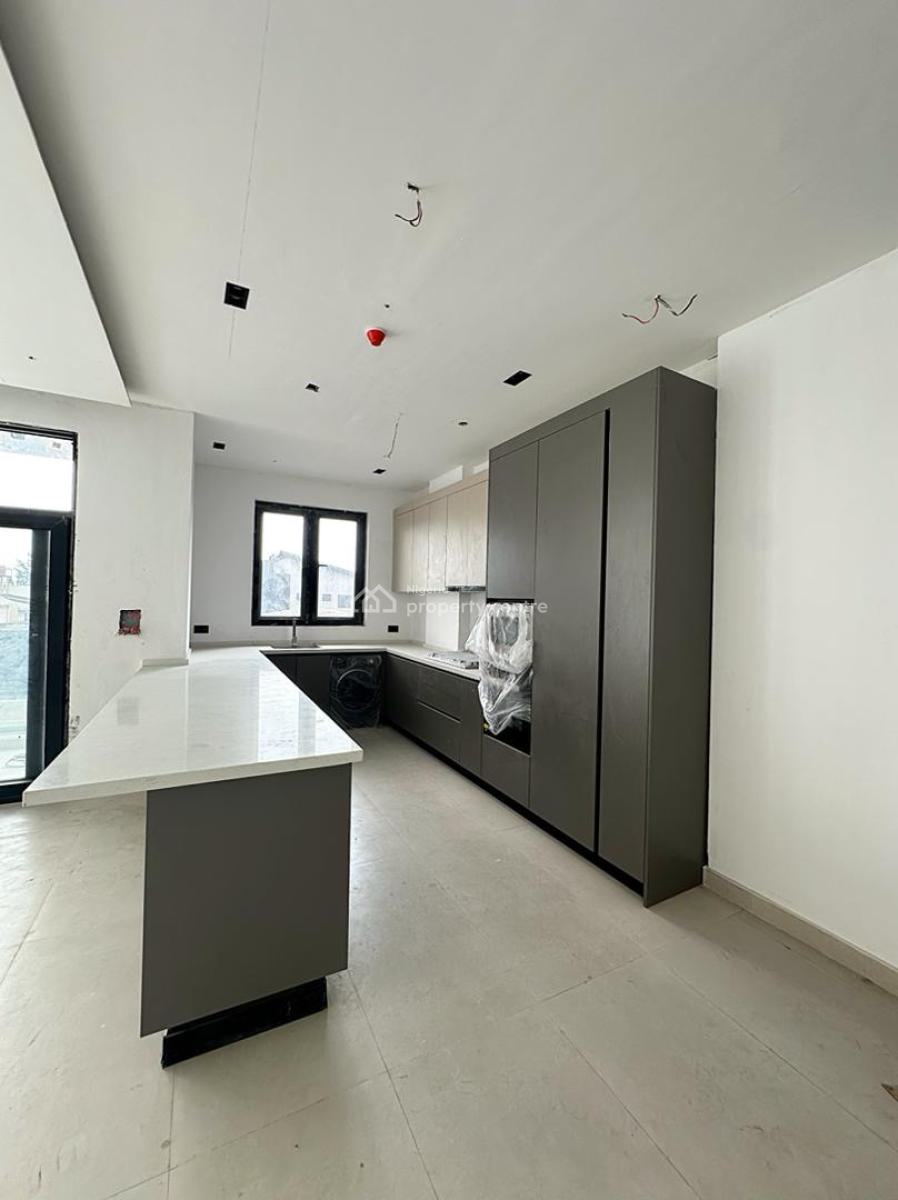 Luxury 3 Bedroom Apartment, Lekki Phase 1, Lekki, Lagos, Flat / Apartment for Sale