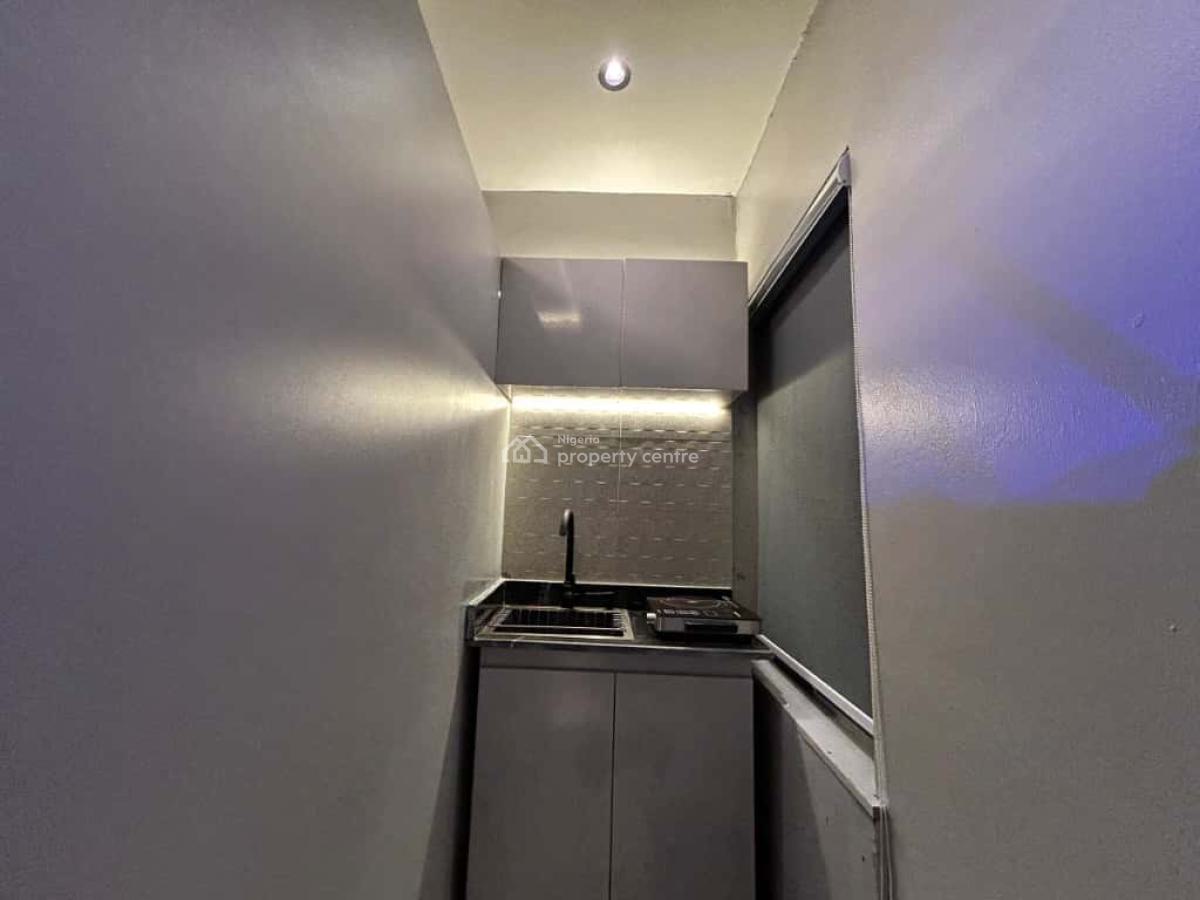 Beautiful Studio Apartment with Gym and Pool, Off Admiralty Way, Lekki Phase 1, Lekki, Lagos, Self Contain (single Rooms) Short Let