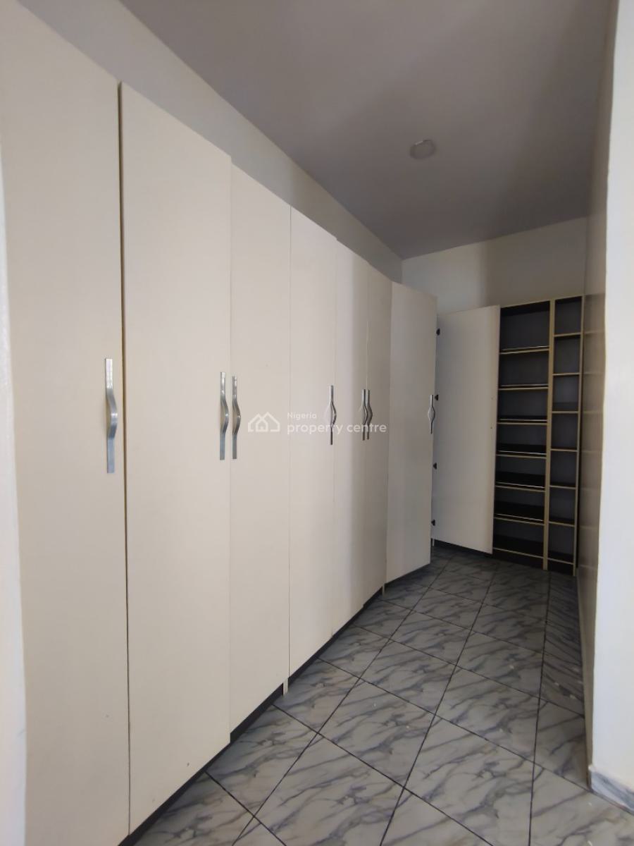 Well Renovated Spacious 4 Bedroom Duplex Plus Bq, Ologolo, Lekki, Lagos, Semi-detached Duplex for Rent