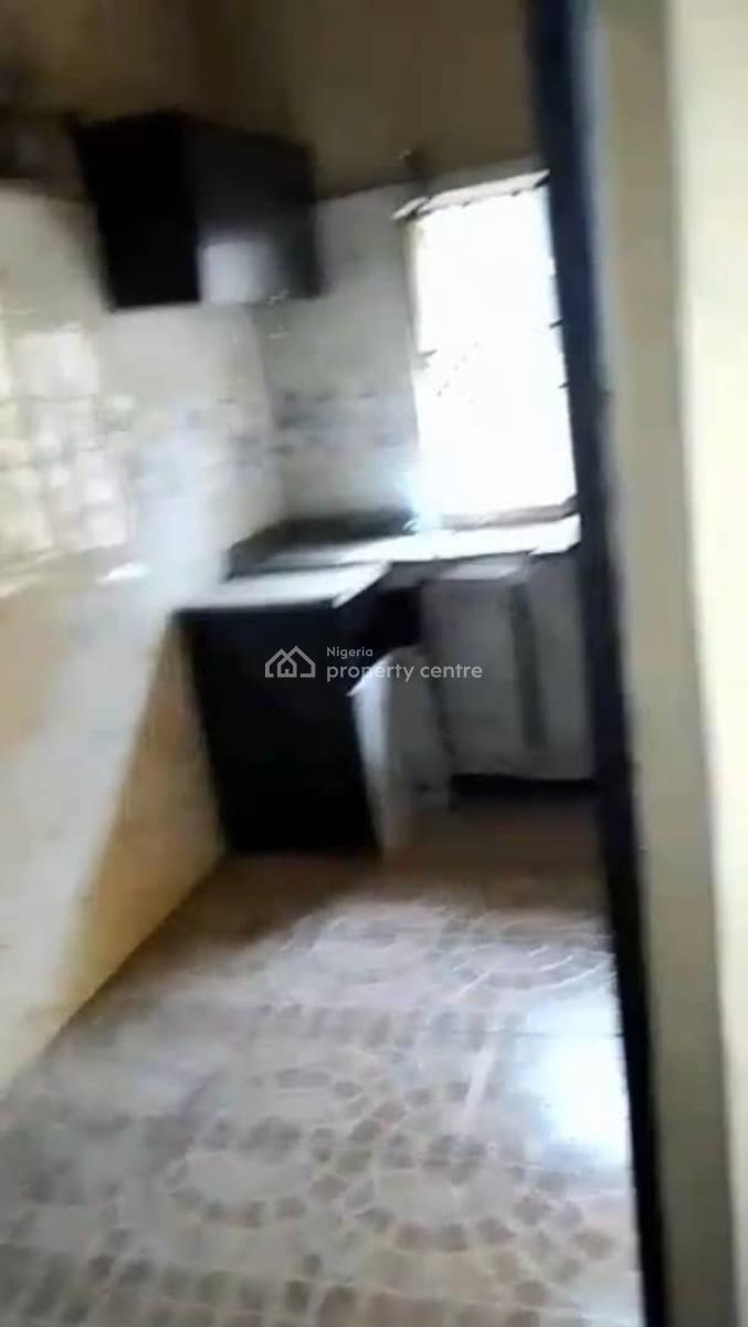 Lovely 3bedroom Flat, Off Anjorin ,close Street  Off Lawanson, Surulere, Lagos, Flat / Apartment for Rent