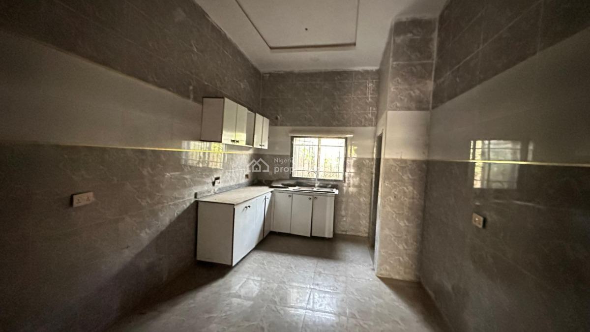 4 Bedrooms Terraced Duplex with Bq, Tarred Road, Guzape District, Abuja, Terraced Duplex for Rent