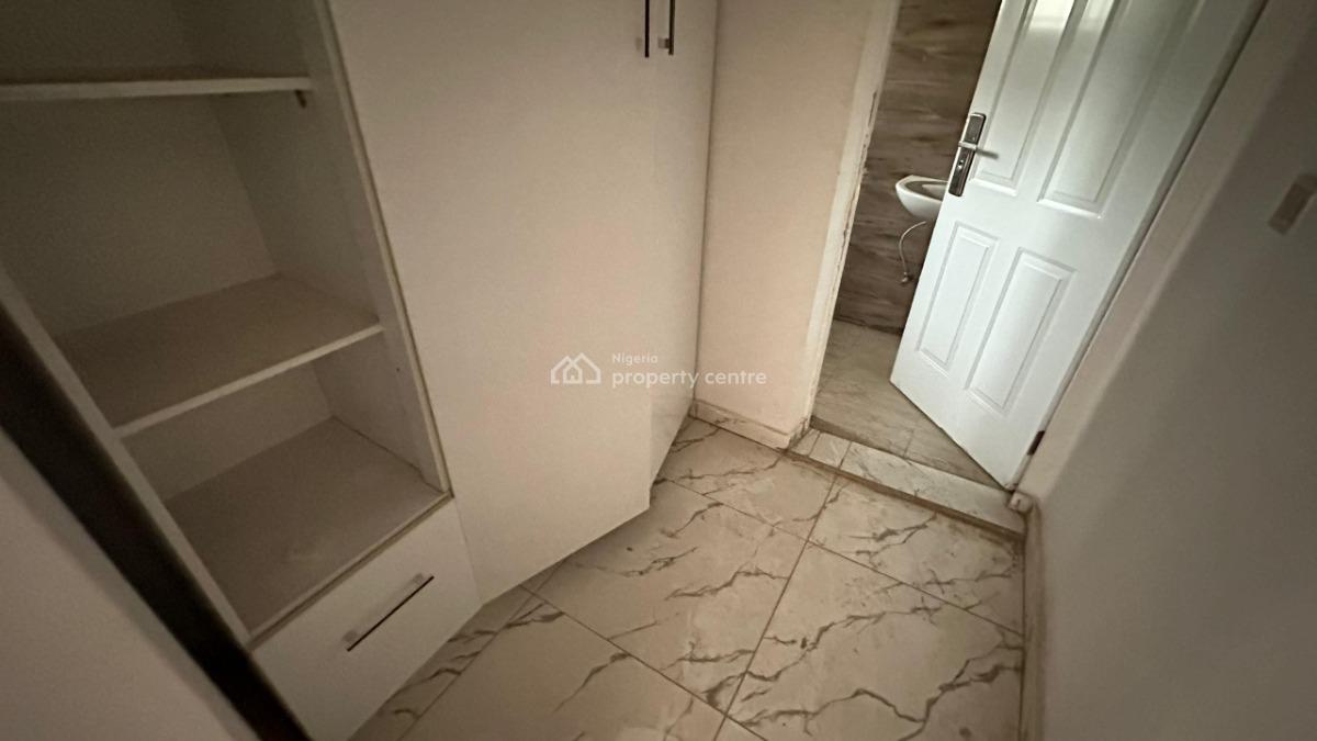 4 Bedrooms Terraced Duplex with Bq, Tarred Road, Guzape District, Abuja, Terraced Duplex for Rent