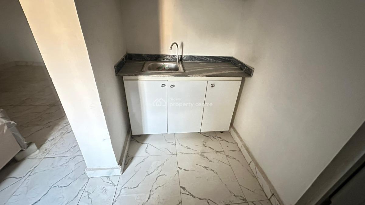 4 Bedrooms Terraced Duplex with Bq, Tarred Road, Guzape District, Abuja, Terraced Duplex for Rent