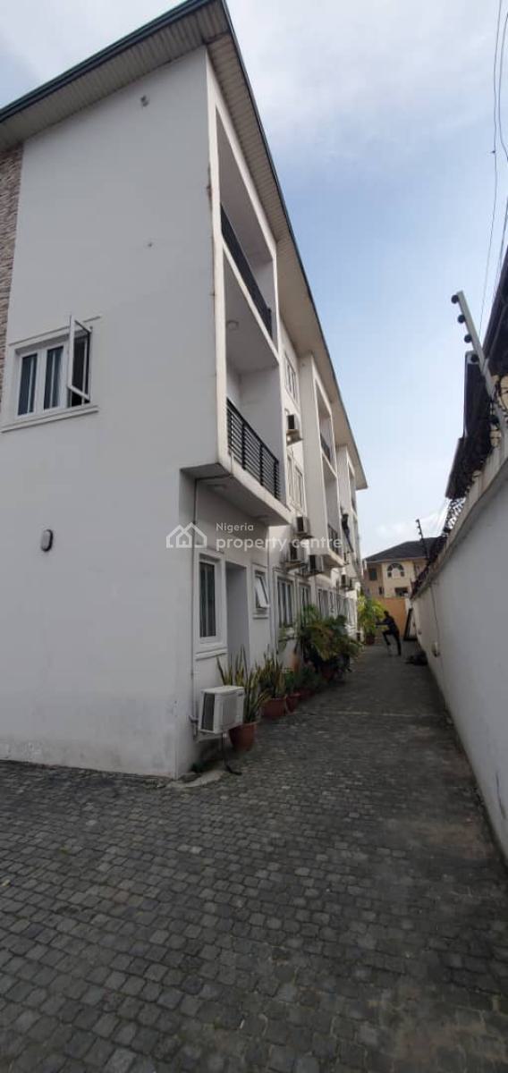 Spacious 3 Bedrooms Terraced Duplex, Off Admiralty Way, Lekki Phase 1, Lekki, Lagos, Terraced Duplex for Rent