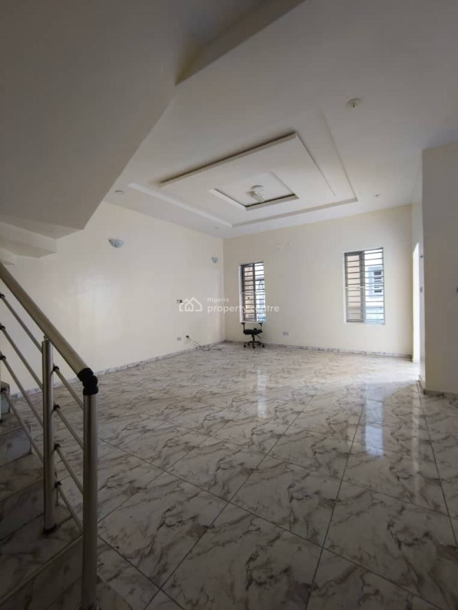 Luxury Well Renovated 4bedroom Plus Bq, Ologolo Lekki Lagos, Lekki, Lagos, Semi-detached Duplex for Rent