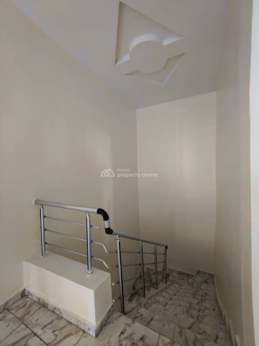 Luxury Well Renovated 4bedroom Plus Bq, Ologolo Lekki Lagos, Lekki, Lagos, Semi-detached Duplex for Rent