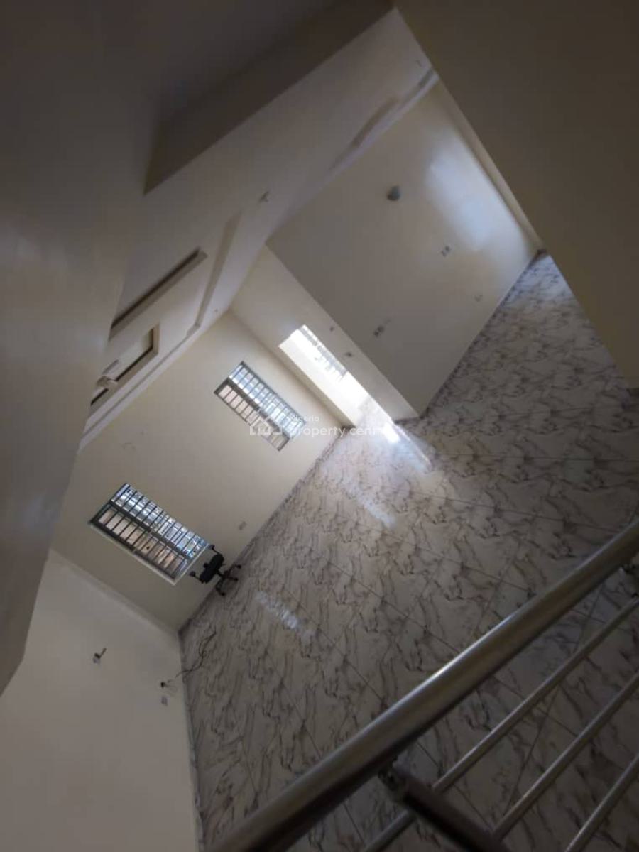 Luxury Well Renovated 4bedroom Plus Bq, Ologolo Lekki Lagos, Lekki, Lagos, Semi-detached Duplex for Rent