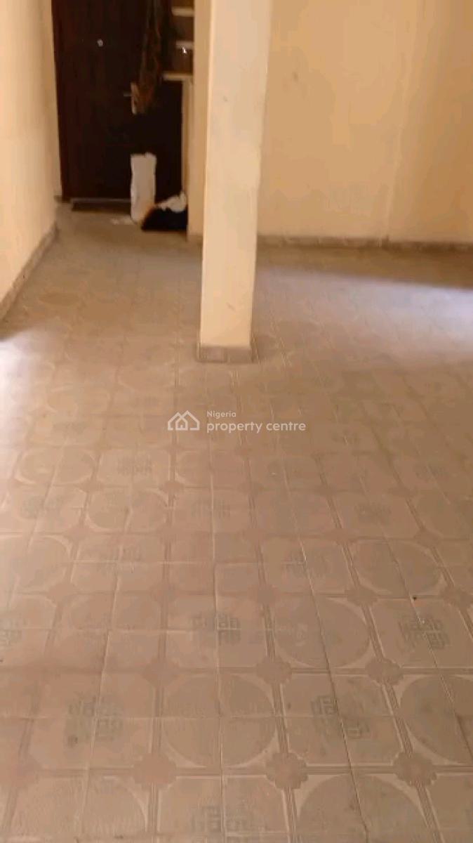 Executive 2 Bedroom Flat, Yaba, Lagos, Flat / Apartment for Rent
