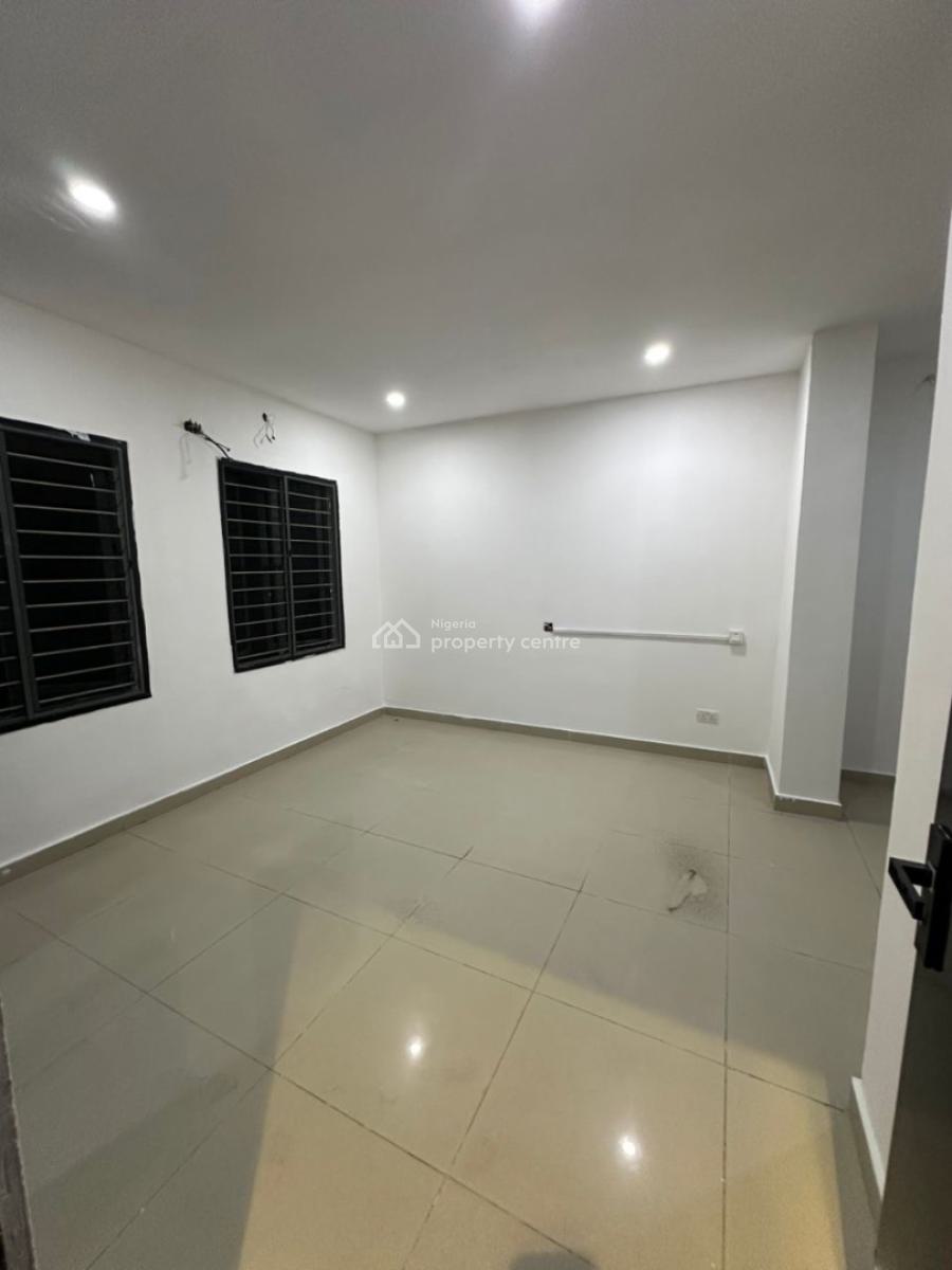 Serviced 2 Bedrooms in a Secure Estate (upper Floor), Lekki, Lagos, Flat / Apartment for Rent