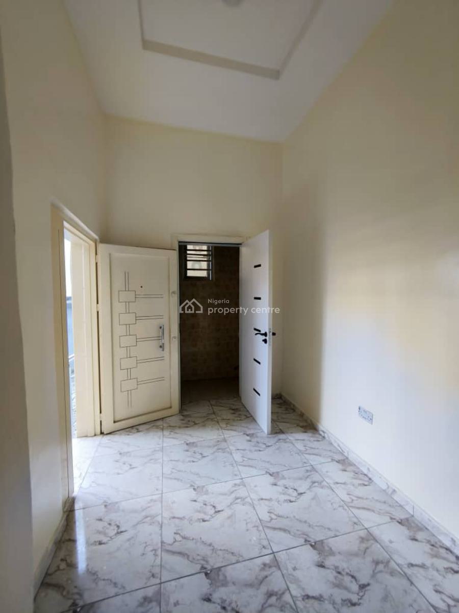 Well Renovated 4 Bedroom Plus Semi Detached Plus Bq, Ologolo, Lekki, Lagos, Semi-detached Duplex for Rent