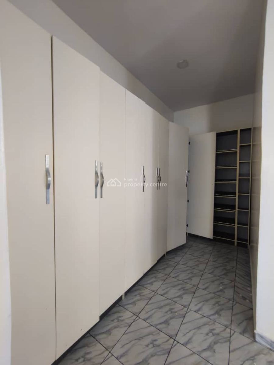 Well Renovated 4 Bedroom Plus Semi Detached Plus Bq, Ologolo, Lekki, Lagos, Semi-detached Duplex for Rent