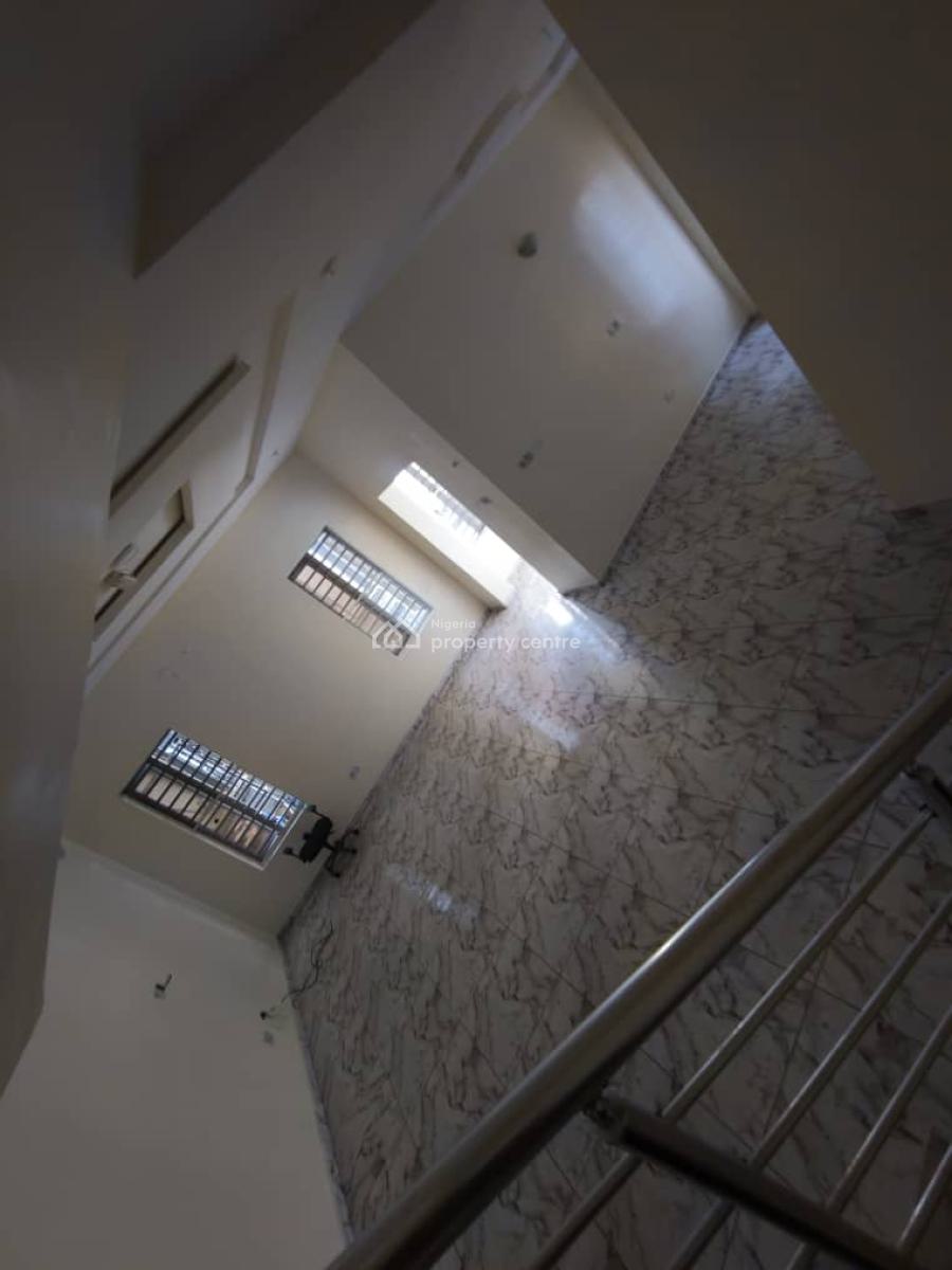 Well Renovated 4 Bedroom Plus Semi Detached Plus Bq, Ologolo, Lekki, Lagos, Semi-detached Duplex for Rent