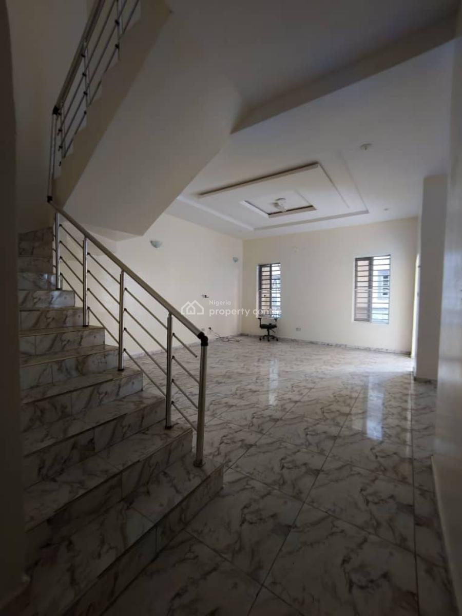 Well Renovated 4 Bedroom Plus Semi Detached Plus Bq, Ologolo, Lekki, Lagos, Semi-detached Duplex for Rent