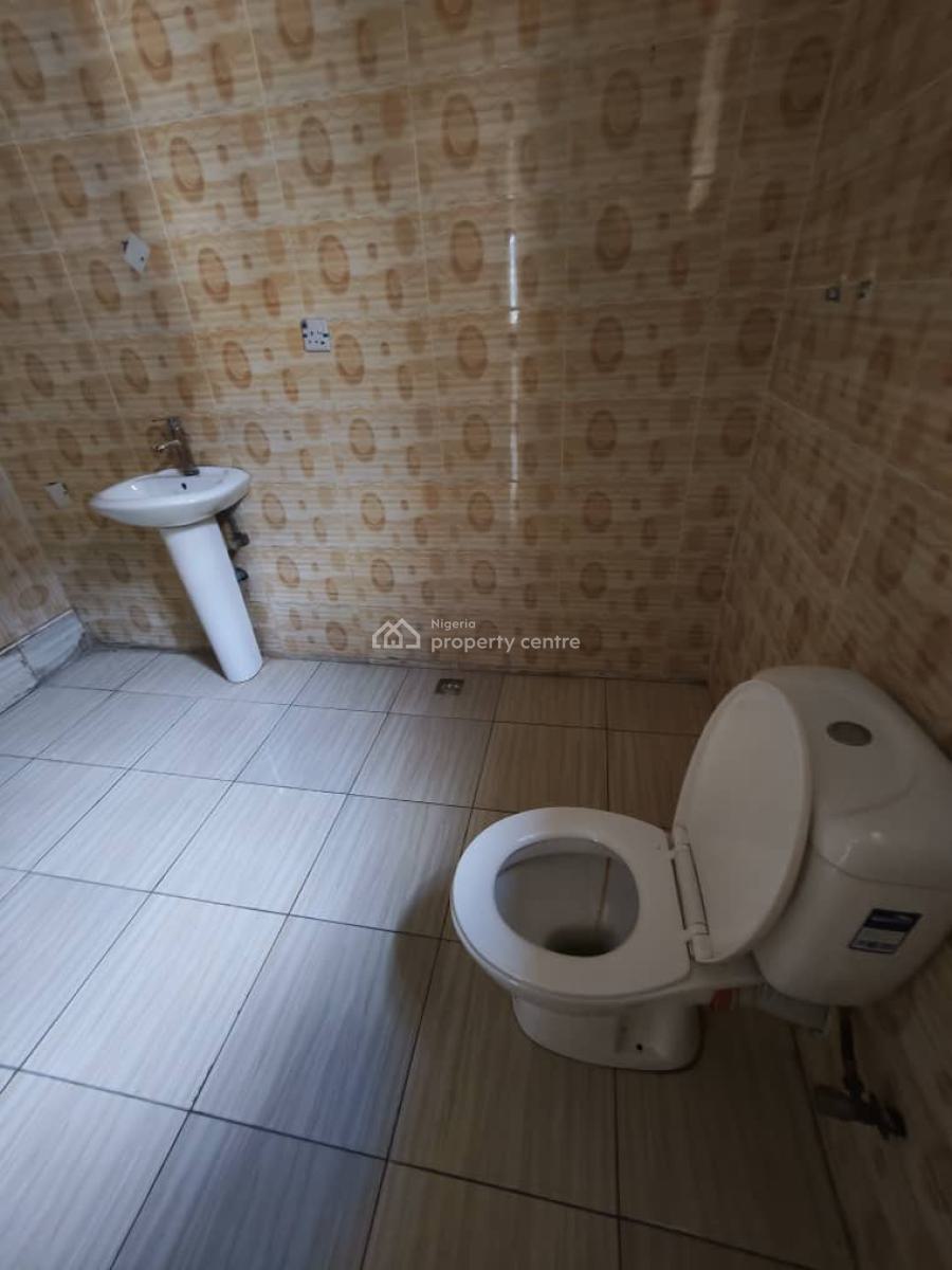 Well Renovated 4 Bedroom Plus Semi Detached Plus Bq, Ologolo, Lekki, Lagos, Semi-detached Duplex for Rent