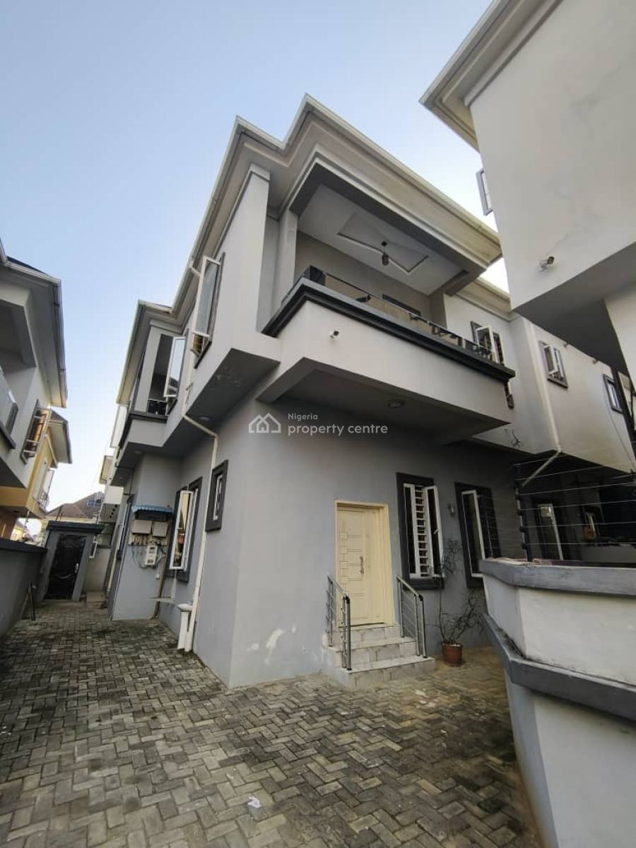 Well Renovated 4 Bedroom Plus Semi Detached Plus Bq, Ologolo, Lekki, Lagos, Semi-detached Duplex for Rent