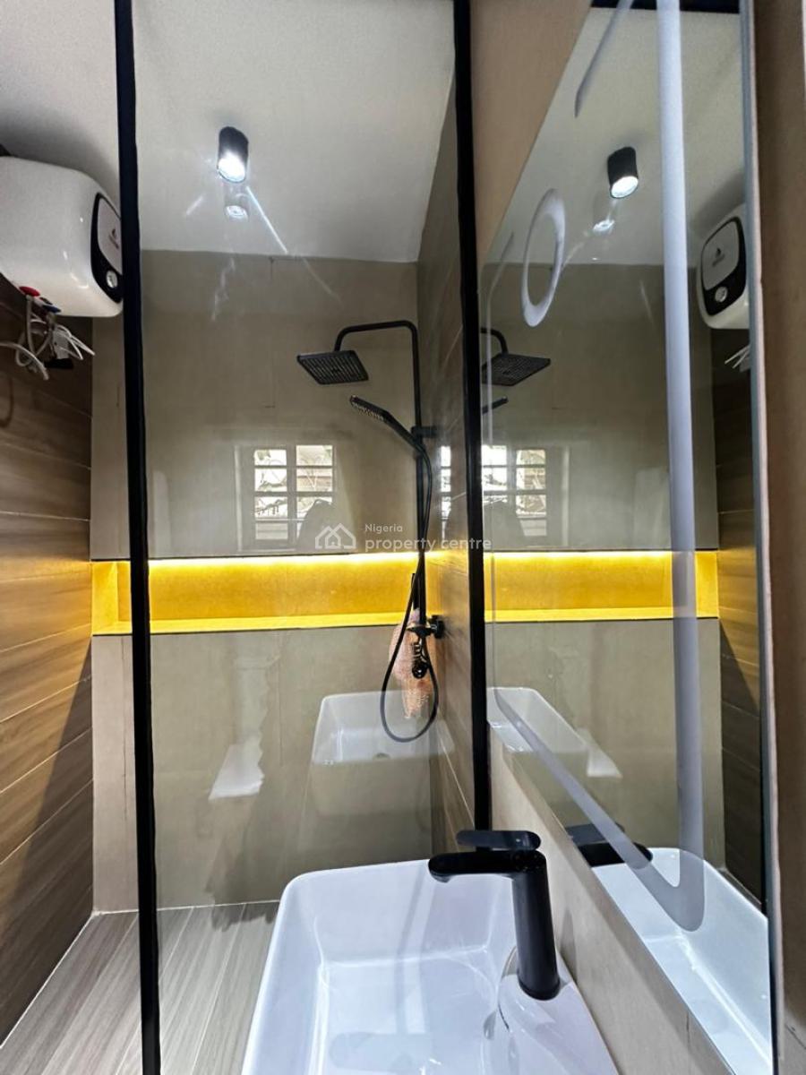 Luxury Super Spacious 1 Bedroom Apartment with Snooker Board and Pool., Lekki Phase 1, Lekki, Lagos, Flat / Apartment Short Let