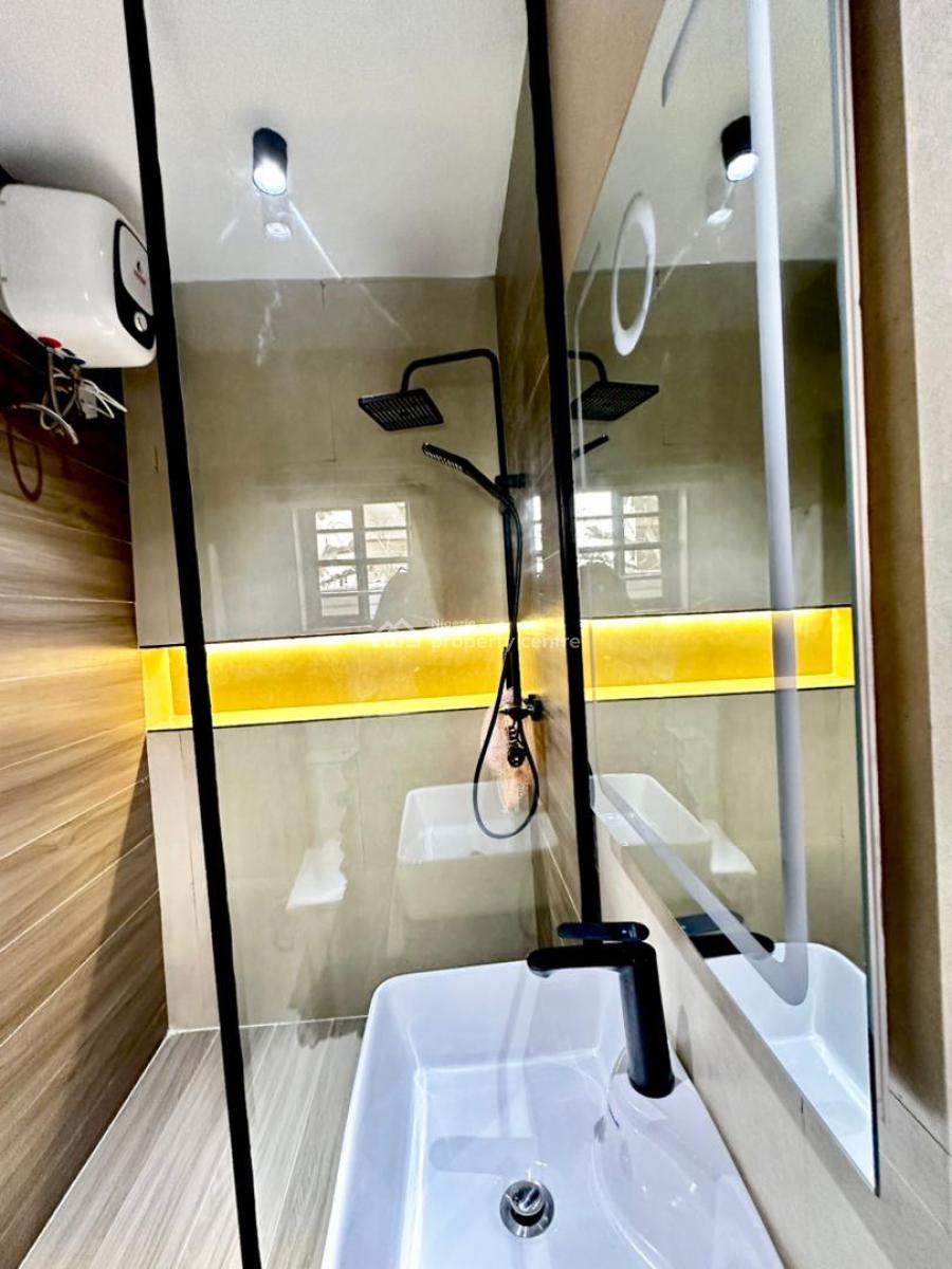 Luxury Super Spacious 1 Bedroom Apartment with Snooker Board and Pool., Lekki Phase 1, Lekki, Lagos, Flat / Apartment Short Let