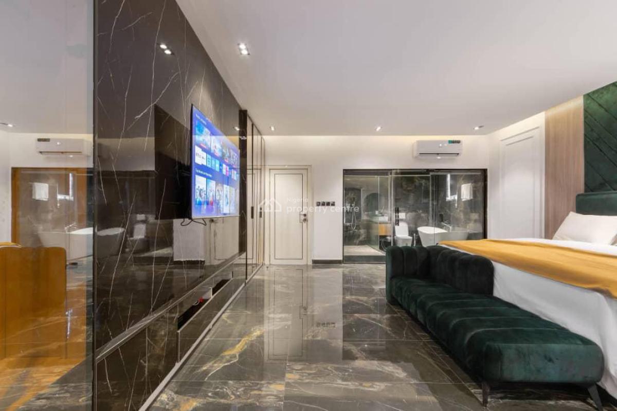 Luxury Super Spacious 3 Bedroom Apartment with Snooker Board and Pool., Lekki Phase 1, Lekki, Lagos, Flat / Apartment Short Let