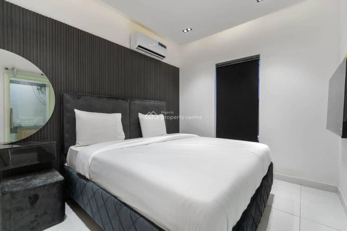 Luxury Super Spacious 3 Bedroom Apartment with Snooker Board and Pool., Lekki Phase 1, Lekki, Lagos, Flat / Apartment Short Let