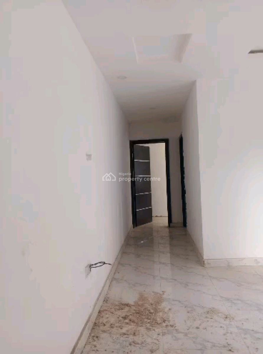 Standard Two Bedroom Flat, Alagomeji, Yaba, Lagos, Flat / Apartment for Rent
