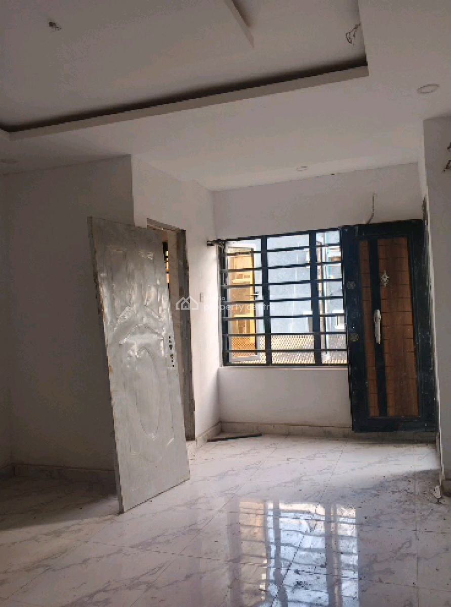 Standard Two Bedroom Flat, Alagomeji, Yaba, Lagos, Flat / Apartment for Rent