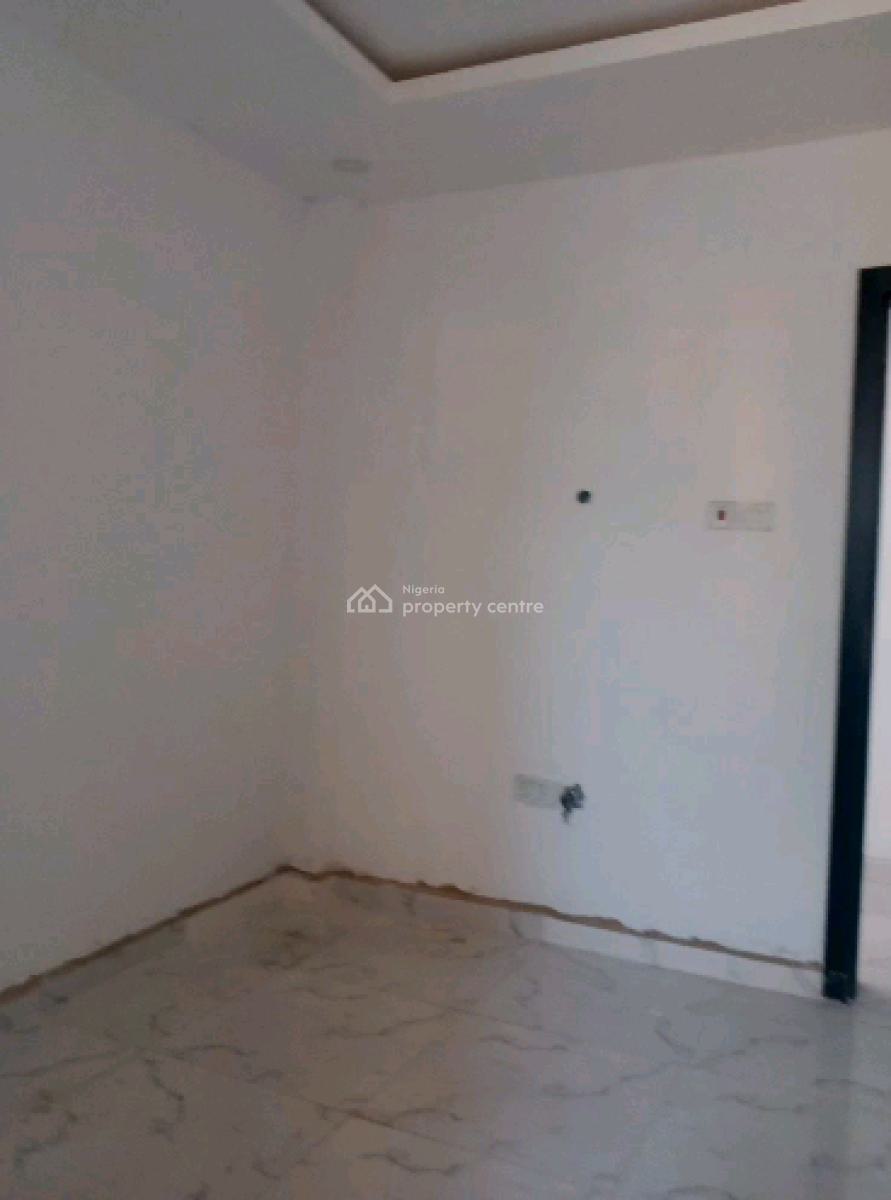 Standard Two Bedroom Flat, Alagomeji, Yaba, Lagos, Flat / Apartment for Rent