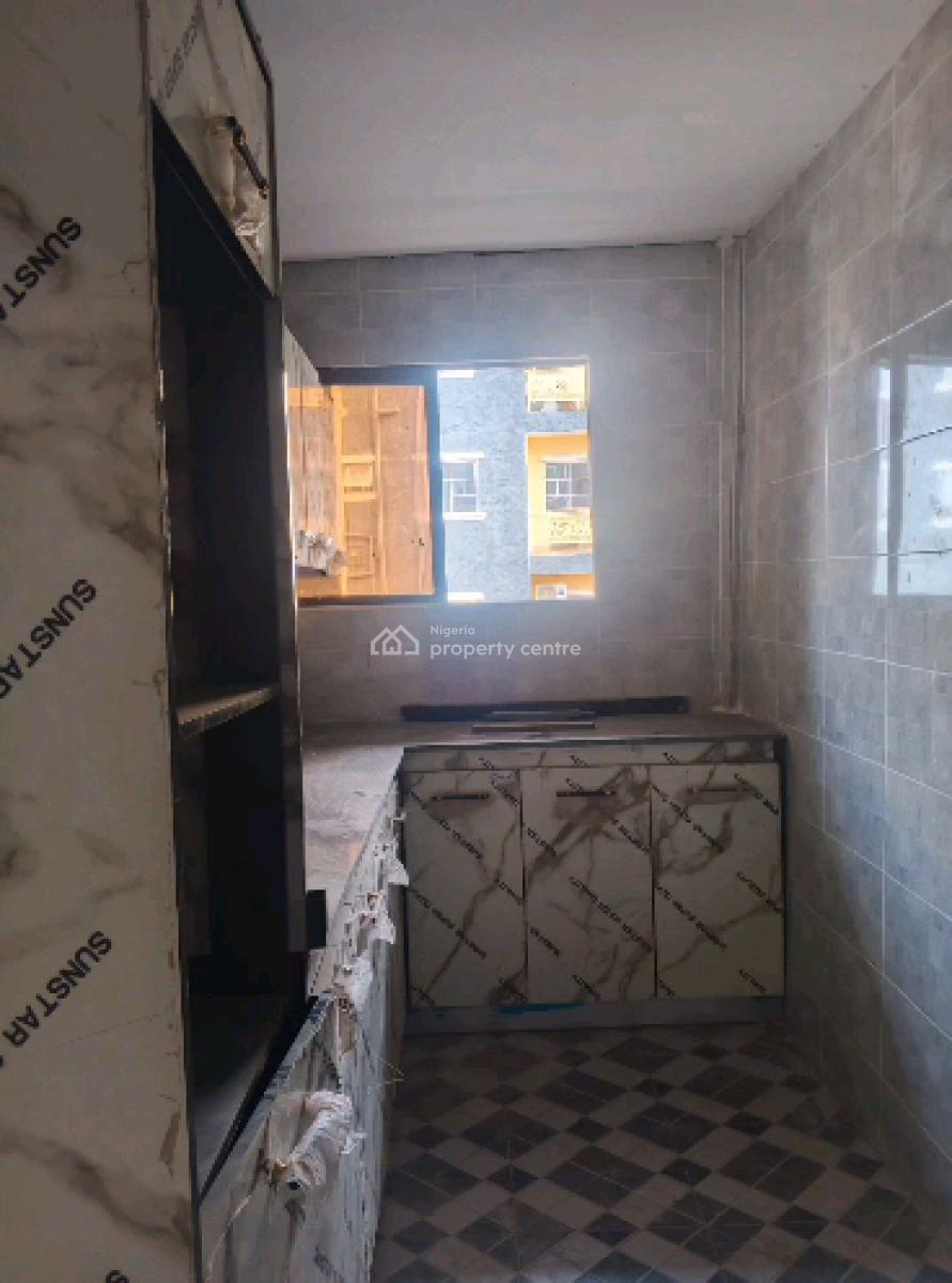 Standard Two Bedroom Flat, Alagomeji, Yaba, Lagos, Flat / Apartment for Rent