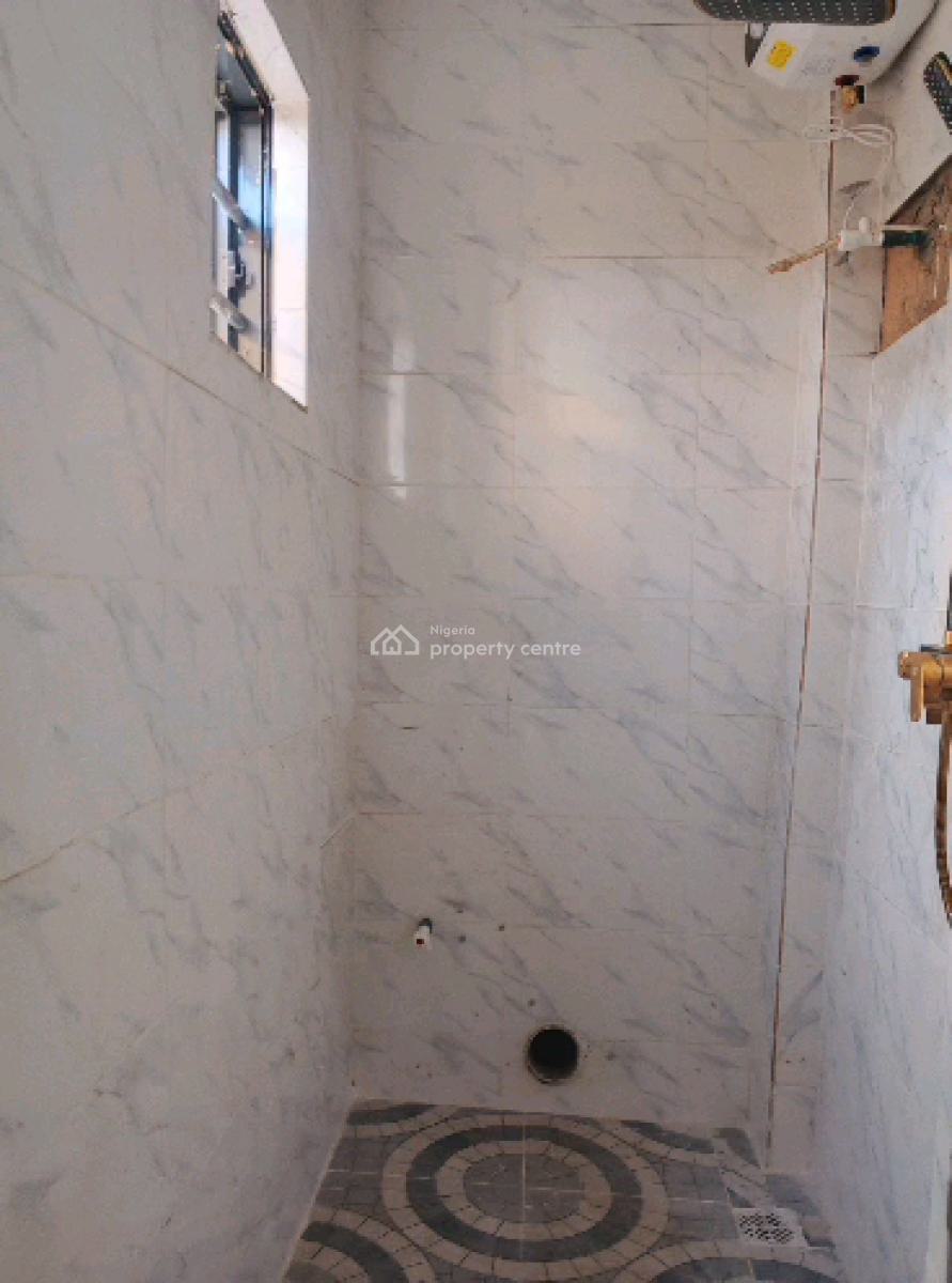 Standard Two Bedroom Flat, Alagomeji, Yaba, Lagos, Flat / Apartment for Rent