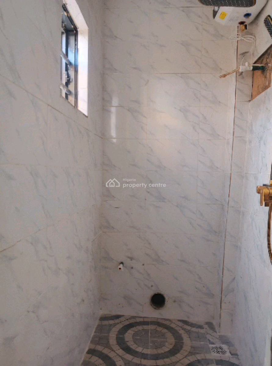 Standard Two Bedroom Flat, Alagomeji, Yaba, Lagos, Flat / Apartment for Rent