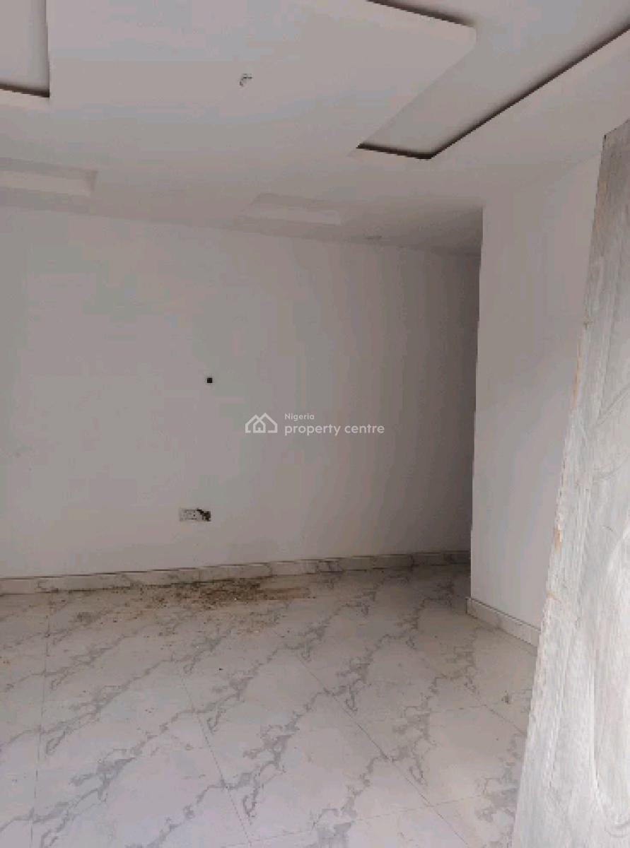 Standard Two Bedroom Flat, Alagomeji, Yaba, Lagos, Flat / Apartment for Rent