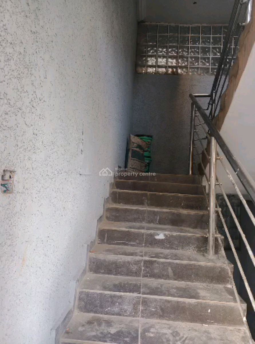 Standard Two Bedroom Flat, Alagomeji, Yaba, Lagos, Flat / Apartment for Rent