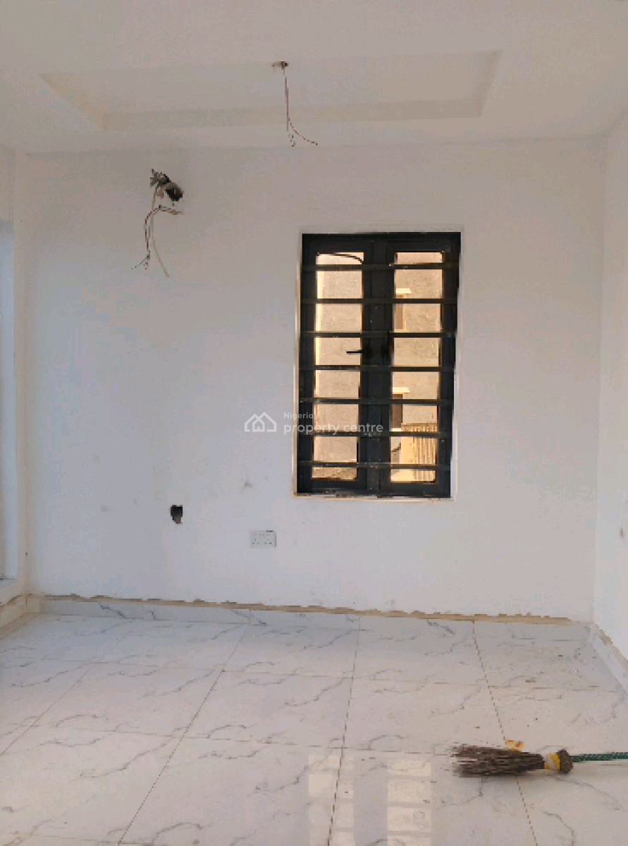 Standard Two Bedroom Flat, Alagomeji, Yaba, Lagos, Flat / Apartment for Rent