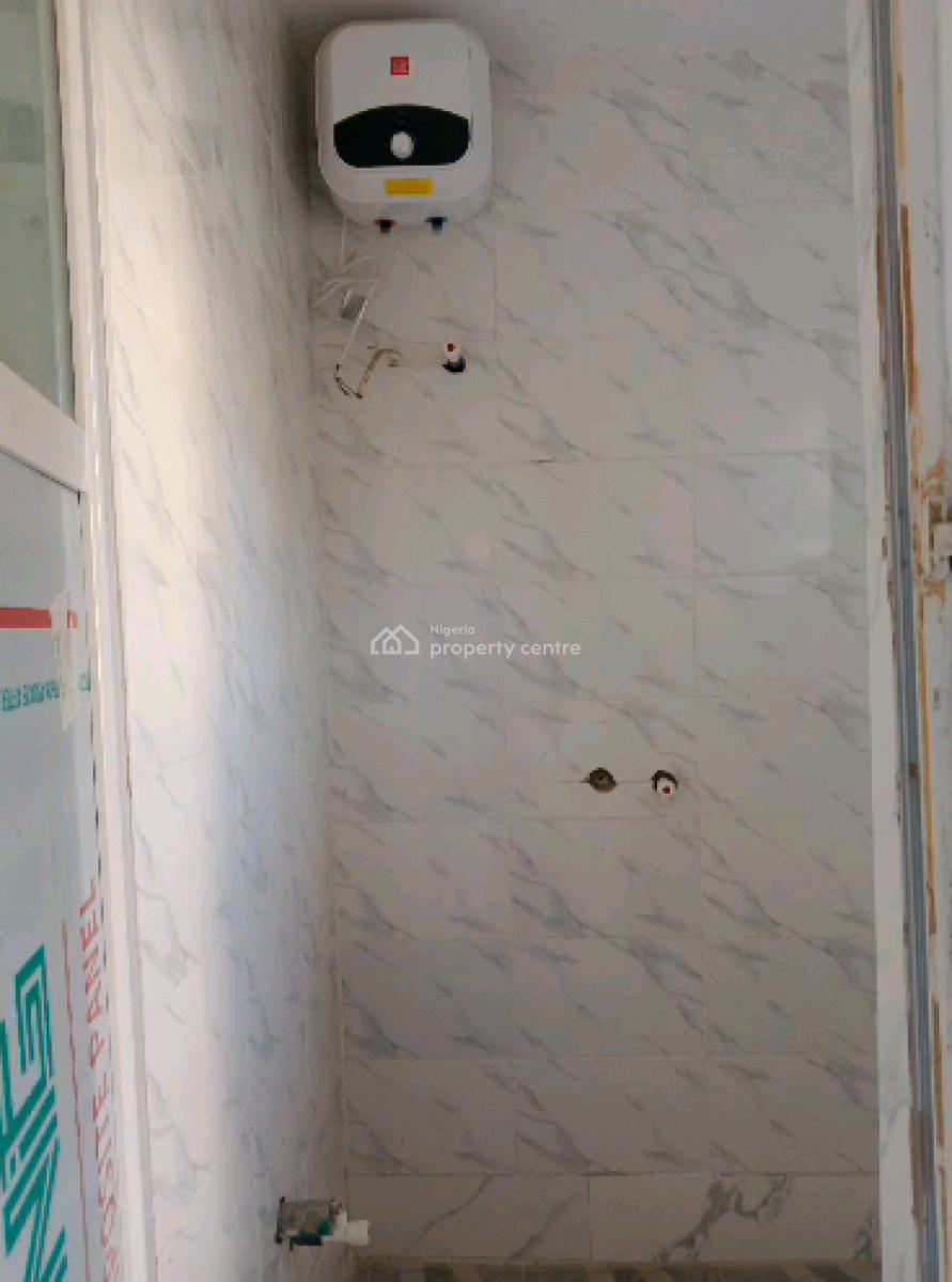 Standard Two Bedroom Flat, Alagomeji, Yaba, Lagos, Flat / Apartment for Rent