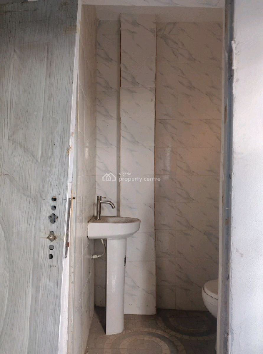 Standard Two Bedroom Flat, Alagomeji, Yaba, Lagos, Flat / Apartment for Rent