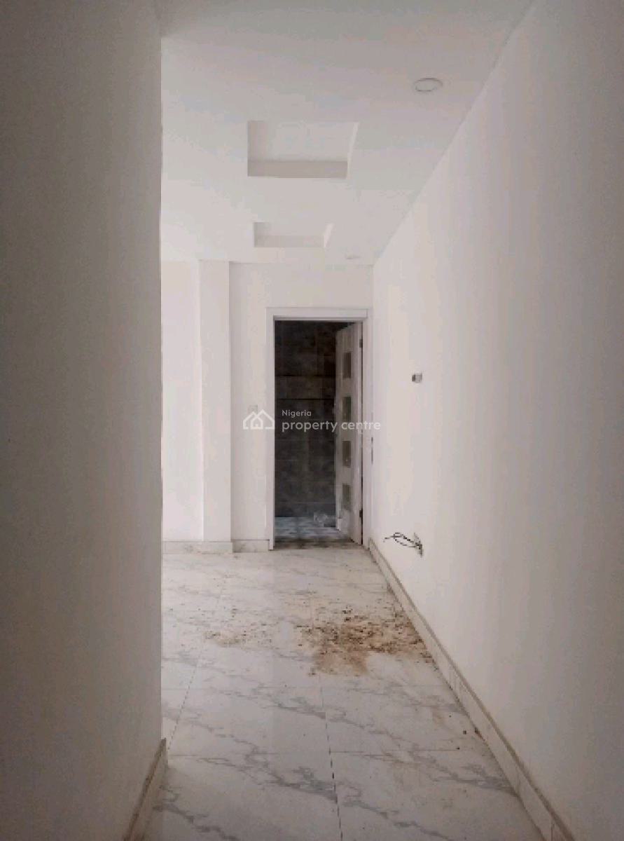 Standard Two Bedroom Flat, Alagomeji, Yaba, Lagos, Flat / Apartment for Rent