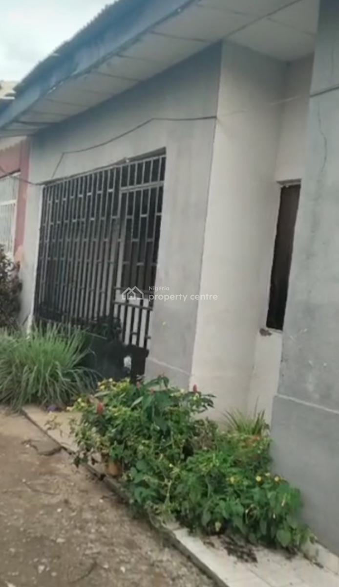 Standard 2 Bedrooms Detached Bungalow, Federal Housing, Inec Quarters, Kubwa, Abuja, Flat / Apartment for Sale